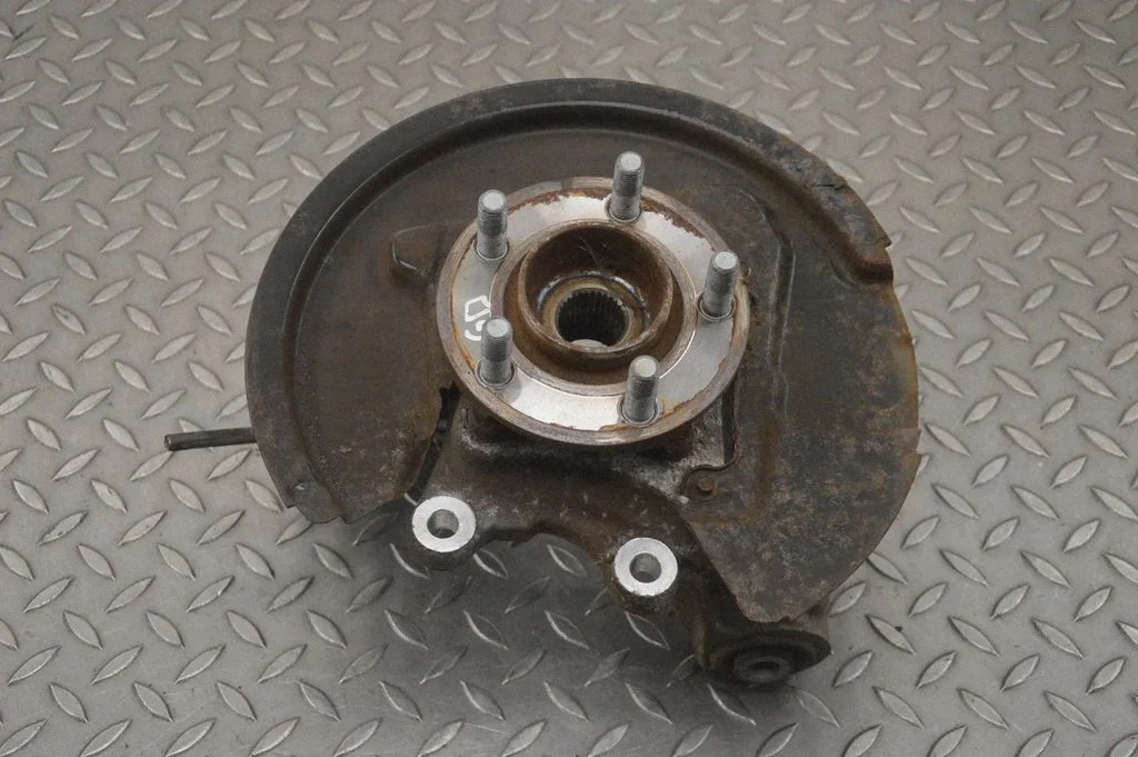 Rear wheel hub – right