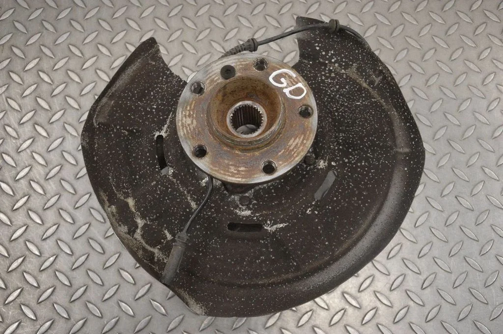 Rear wheel hub – right