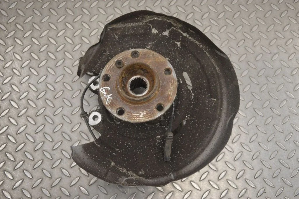 Rear wheel hub – left