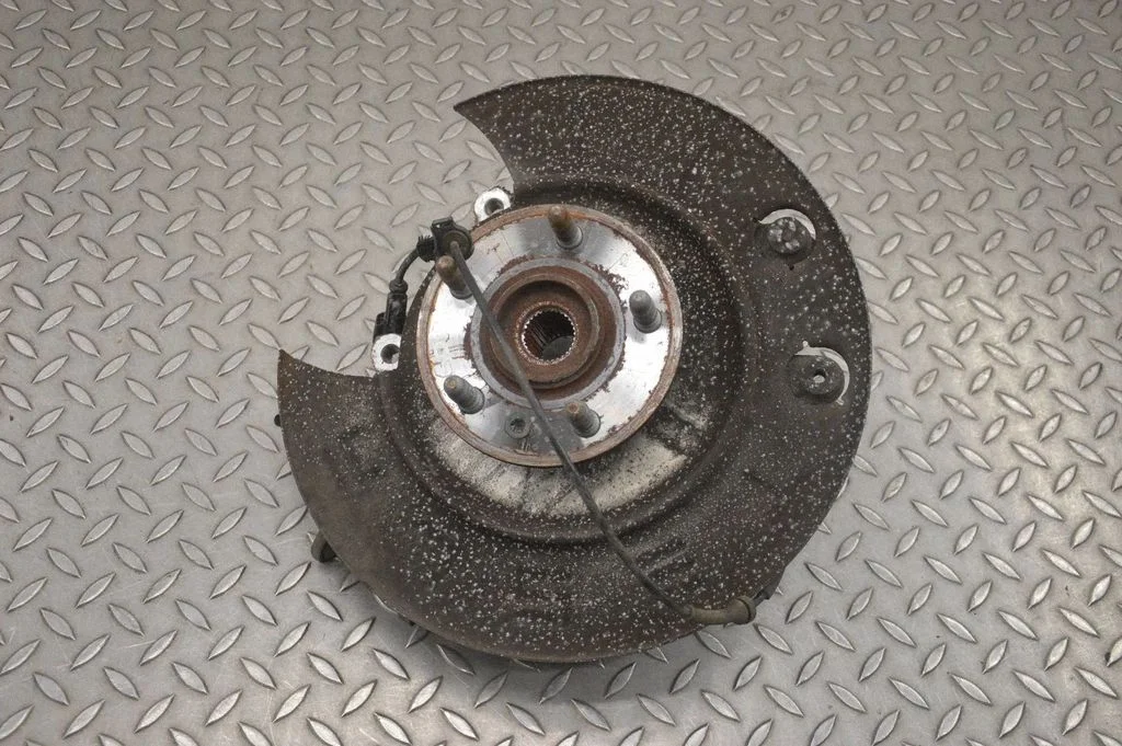 Rear wheel hub – right