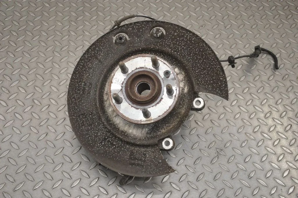 Rear wheel hub – left
