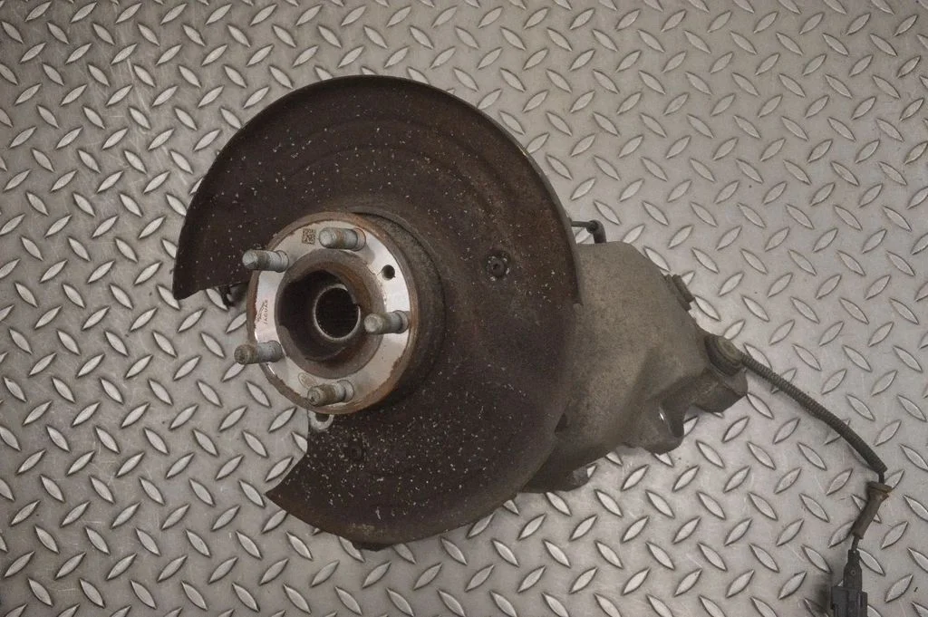 Rear wheel hub – right