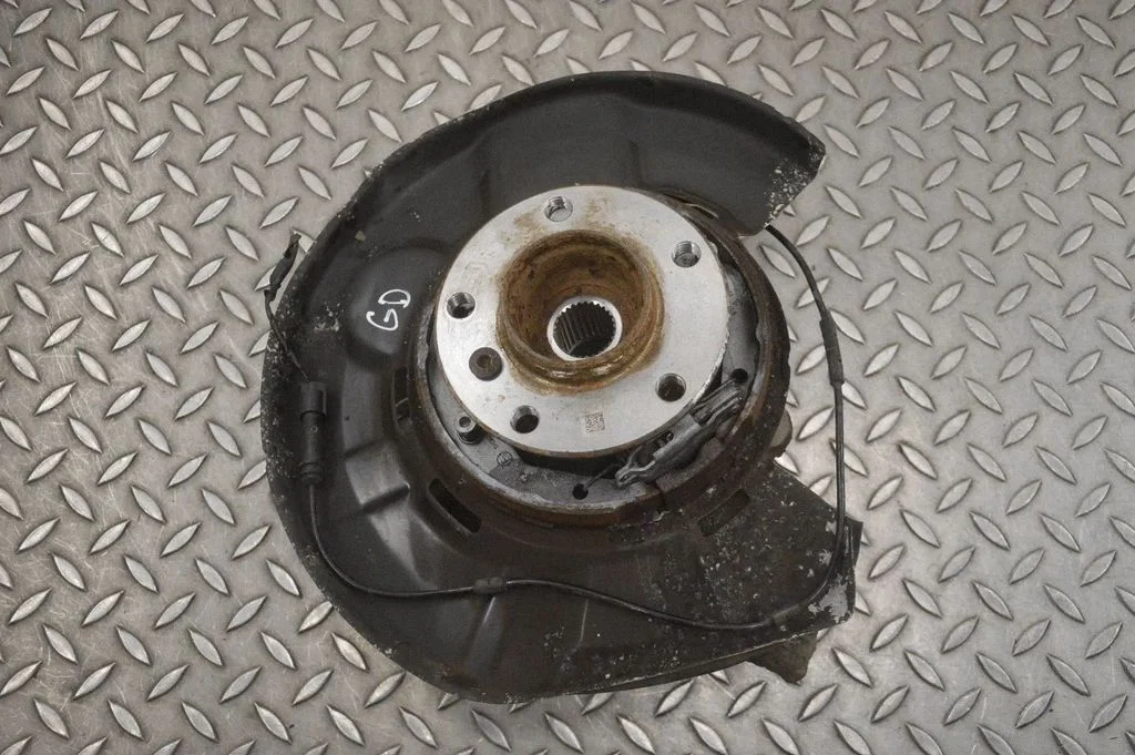Rear wheel hub 067744