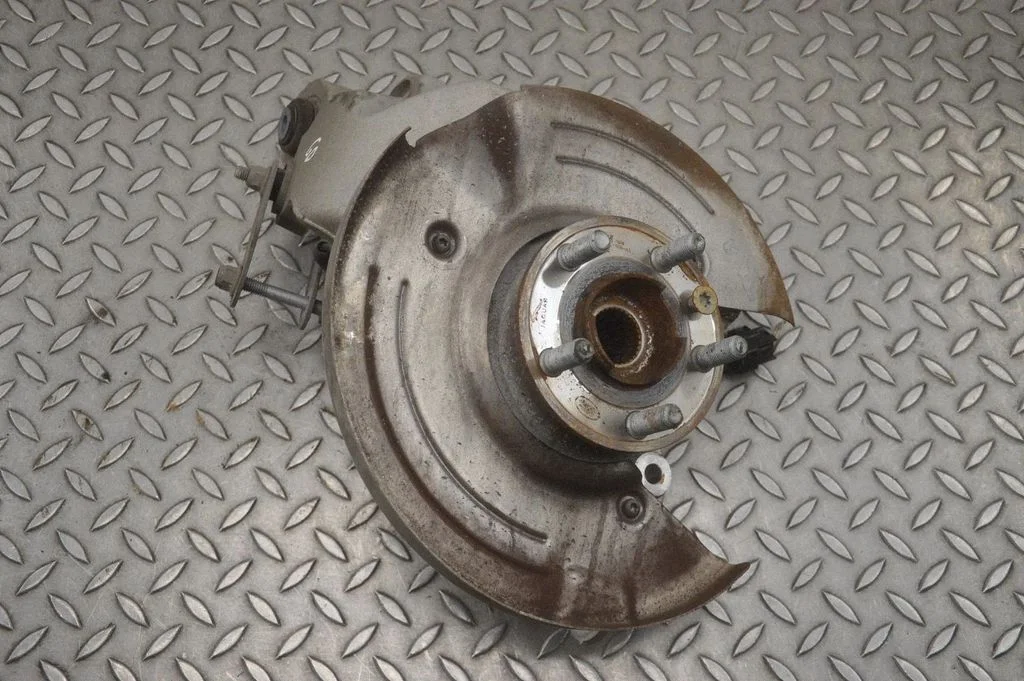Rear wheel hub – right