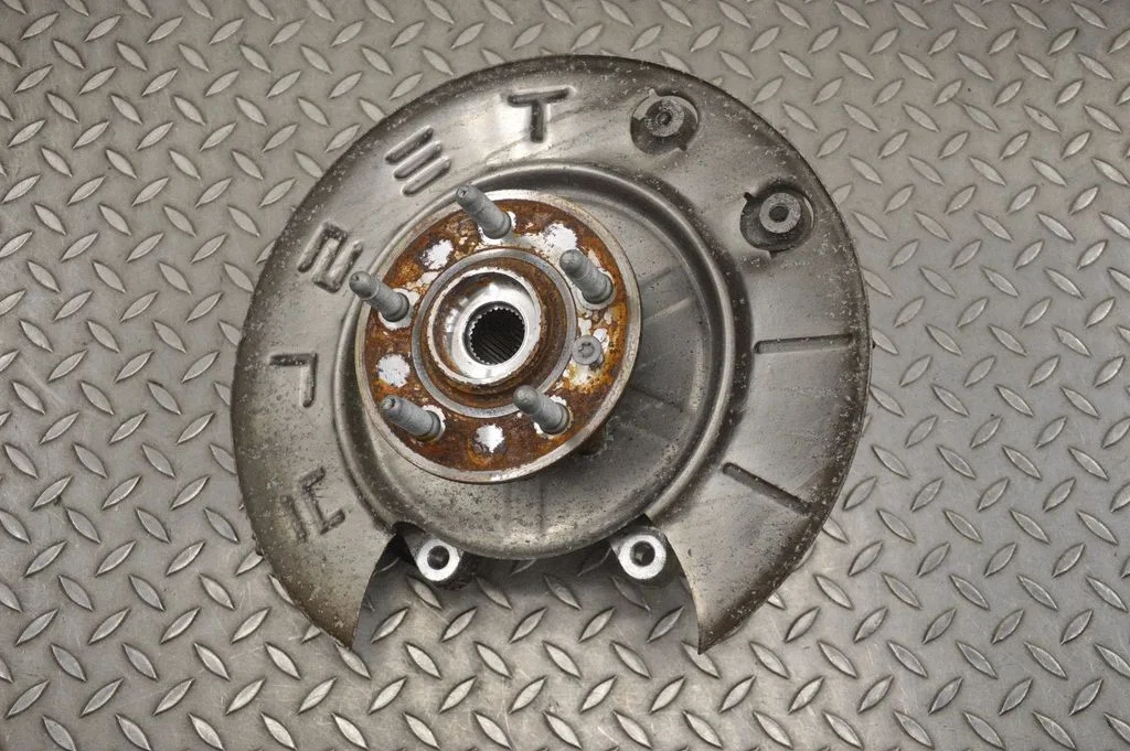 Rear wheel hub – left