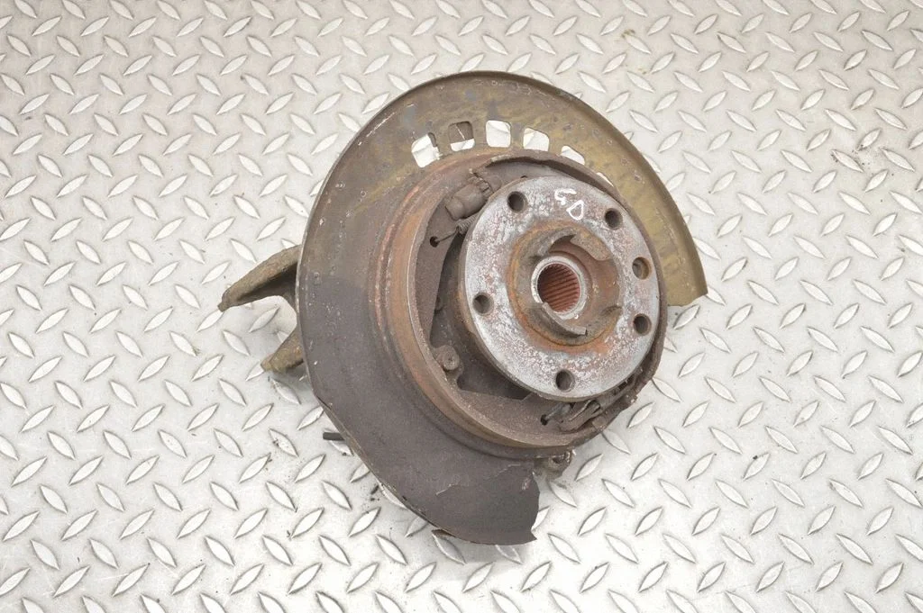 Rear wheel hub – right