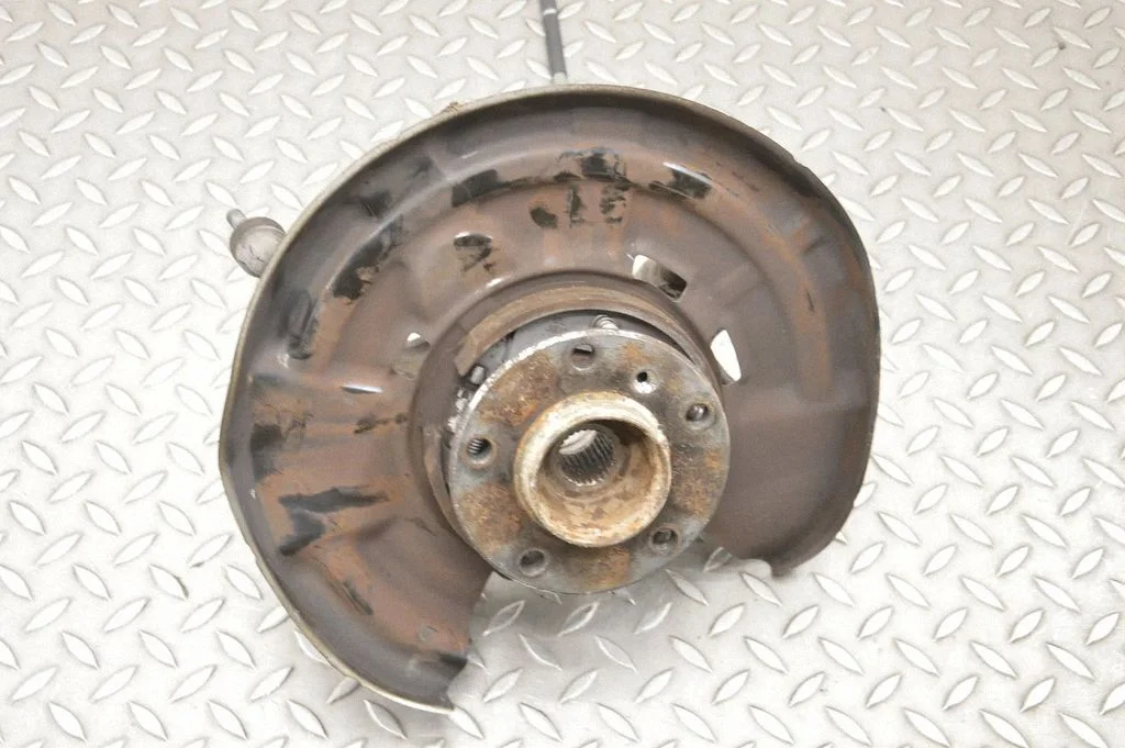 Rear wheel hub – left