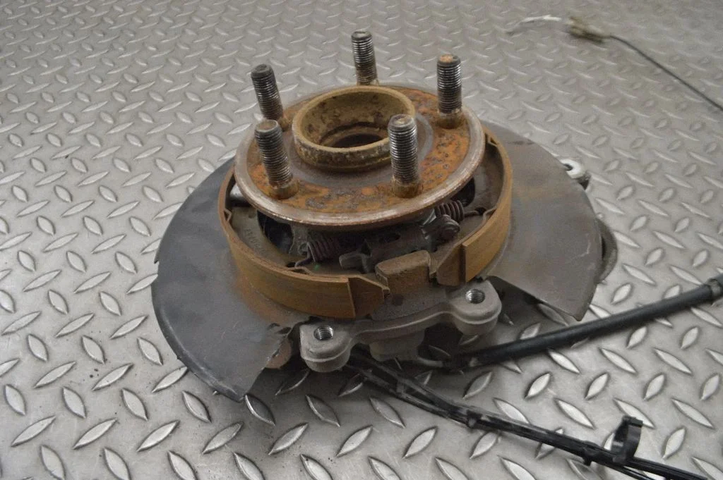 Rear wheel hub – left