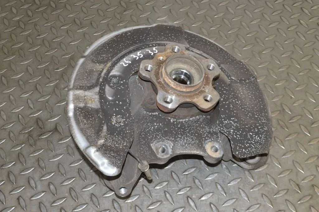 Rear wheel hub – left