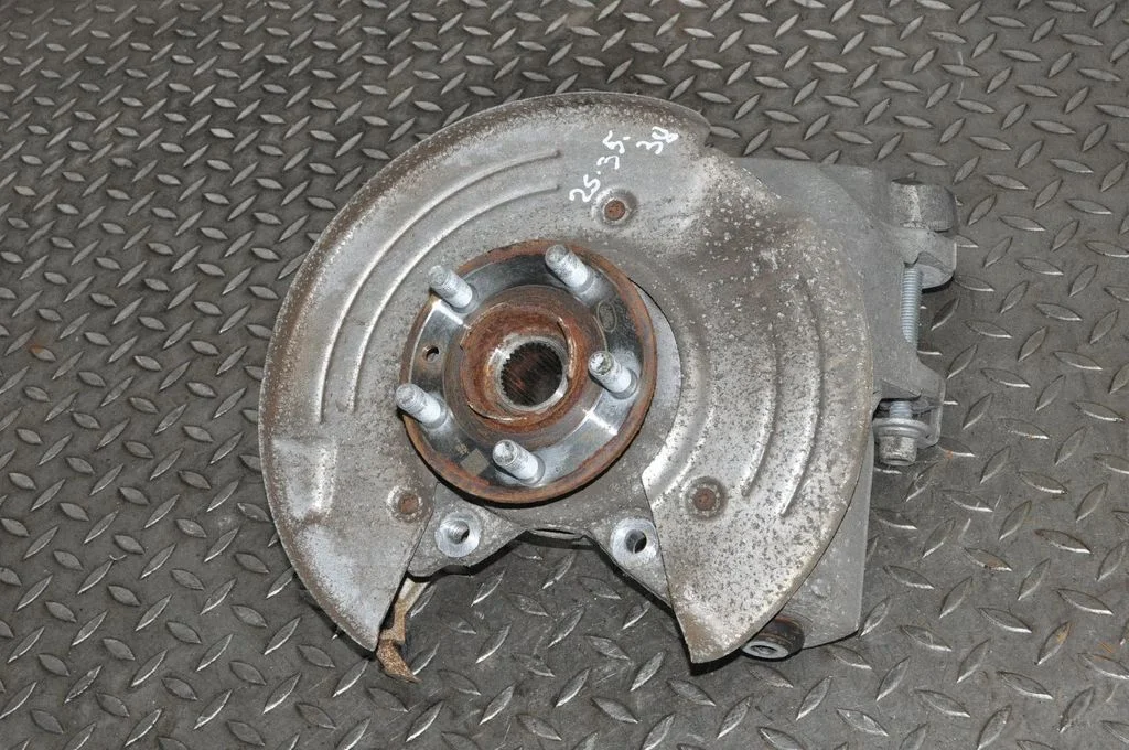 Rear wheel hub – right