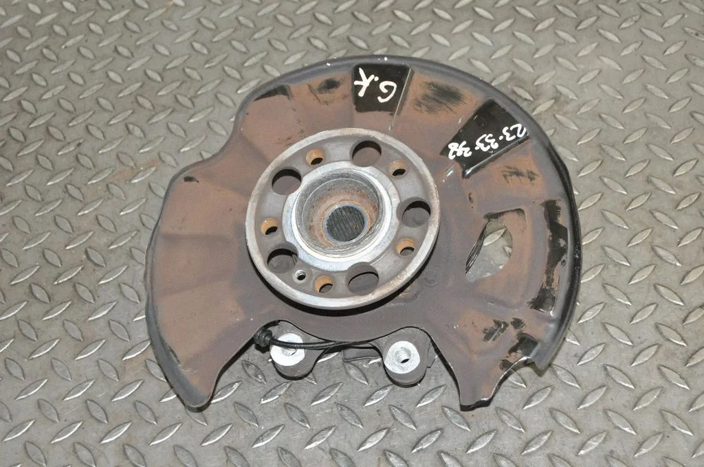 Rear wheel hub – left
