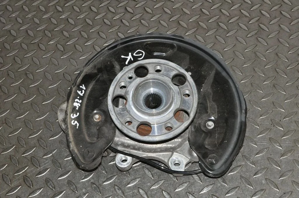 Rear wheel hub – left