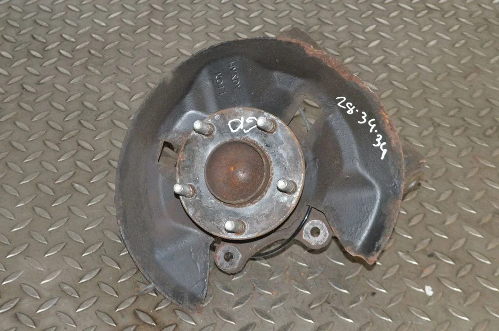 Rear wheel hub – right