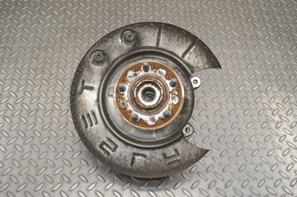 Rear wheel hub – left