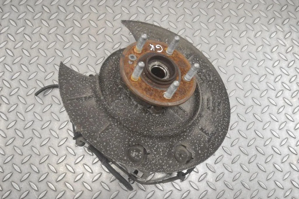 Rear wheel hub – left