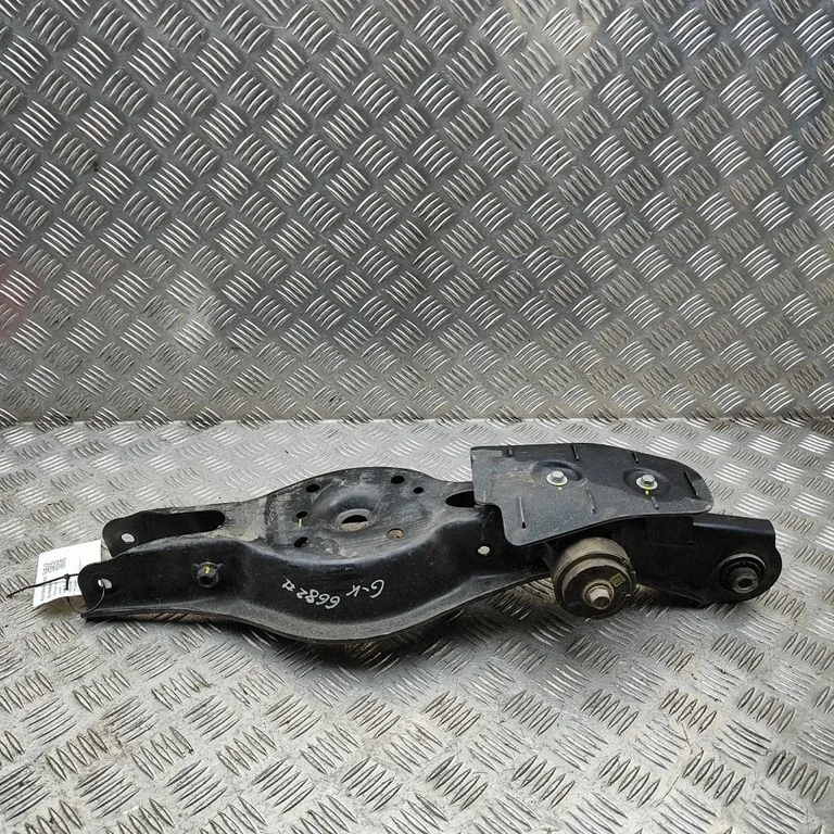 Tagumine ülemine õõtshoob 55210EV000 – KIA EV3 (2024-)