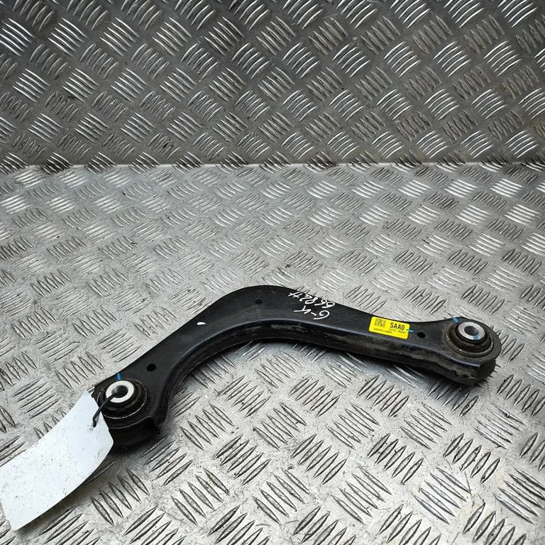 Tagumine ülemine õõtshoob 55120BEAA0 – KIA EV3 (2024-)