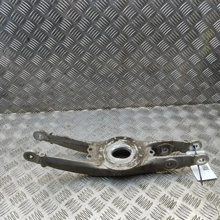 Tagumine ülemine õõtshoob – Mercedes-Benz EQS V297 (2021-)