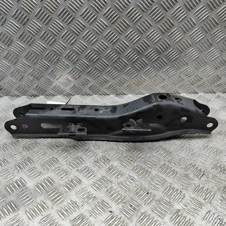 Aizmugurējā svira (dakša) KBB328550A