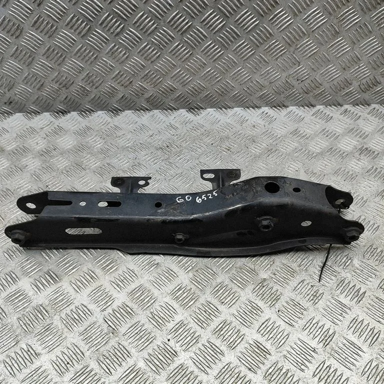 Aizmugurējā svira (dakša) KBB328500A