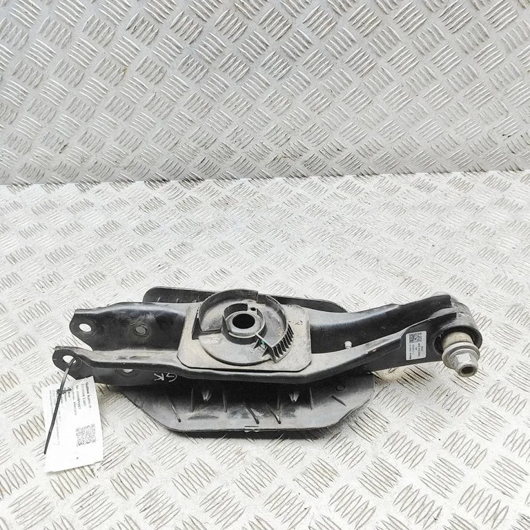 Tagumine ülemine õõtshoob – Volkswagen ID.7 (2023-)
