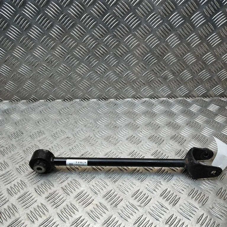 Tagumine ülemine õõtshoob 134444100B