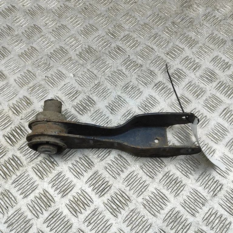 Tagumine ülemine õõtshoob J9C35K899BA