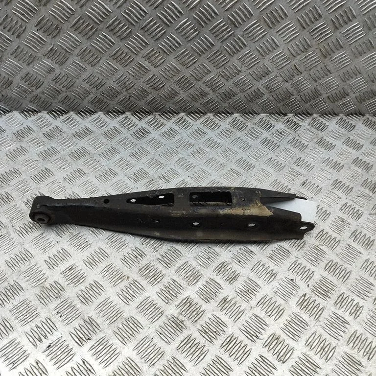 Aizmugurējā svira (dakša) SU00308417