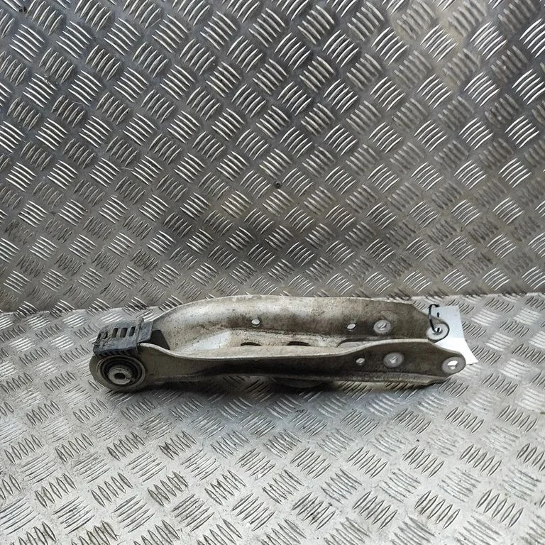 Tagumine ülemine õõtshoob – Audi A6 S6 C7 4G (2011-2018)
