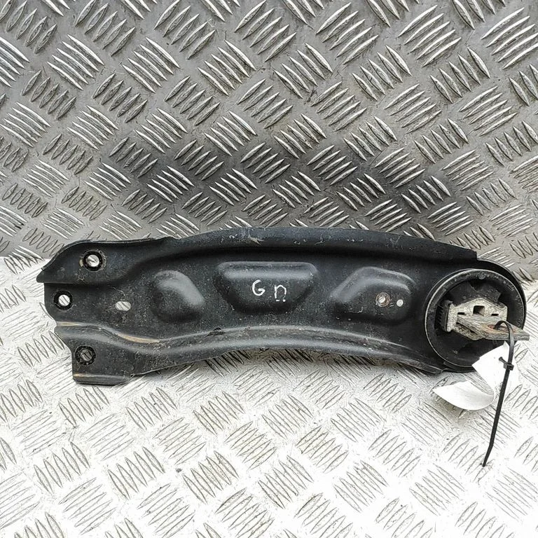 Tagumine ülemine õõtshoob – Mercedes-Benz CLA-klass C117 X117 W117 (2013-2019)