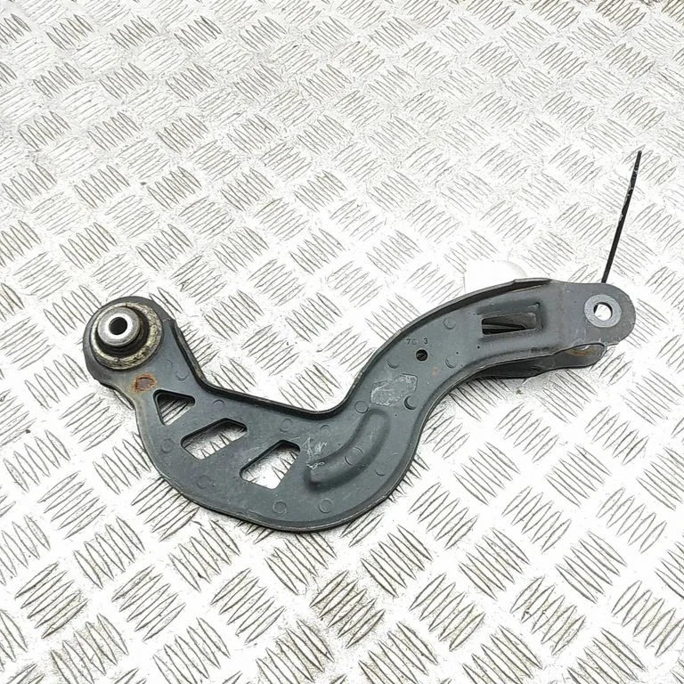 Tagumine ülemine õõtshoob – Mercedes-Benz CLA-klass C117 X117 W117 (2013-2019)