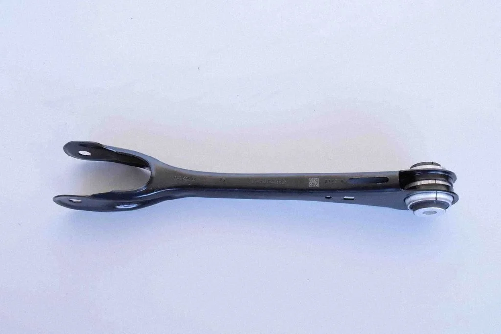 Wahacz tylny górny – BMW Seria 8 G16 (2019-)