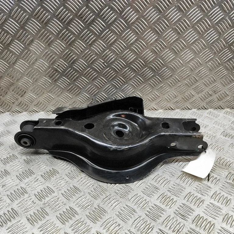 Aizmugurējā svira (dakša) 487400E060