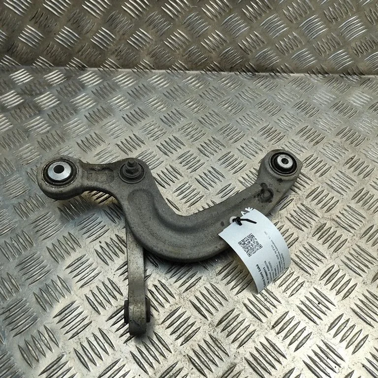 Tagumine ülemine õõtshoob – Audi A5 (2016-2024)