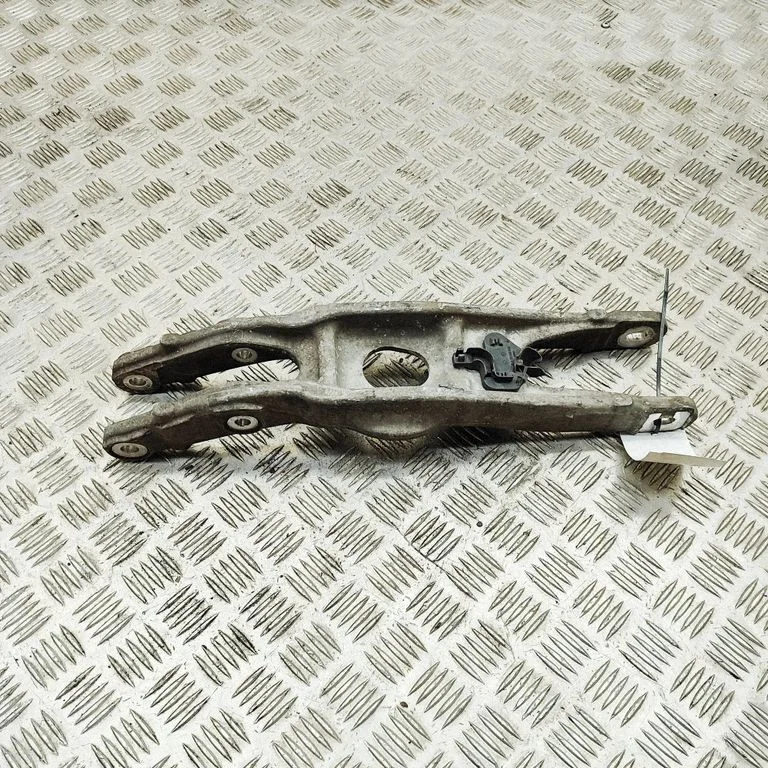 Rear upper control arm/wishbone A2053523401