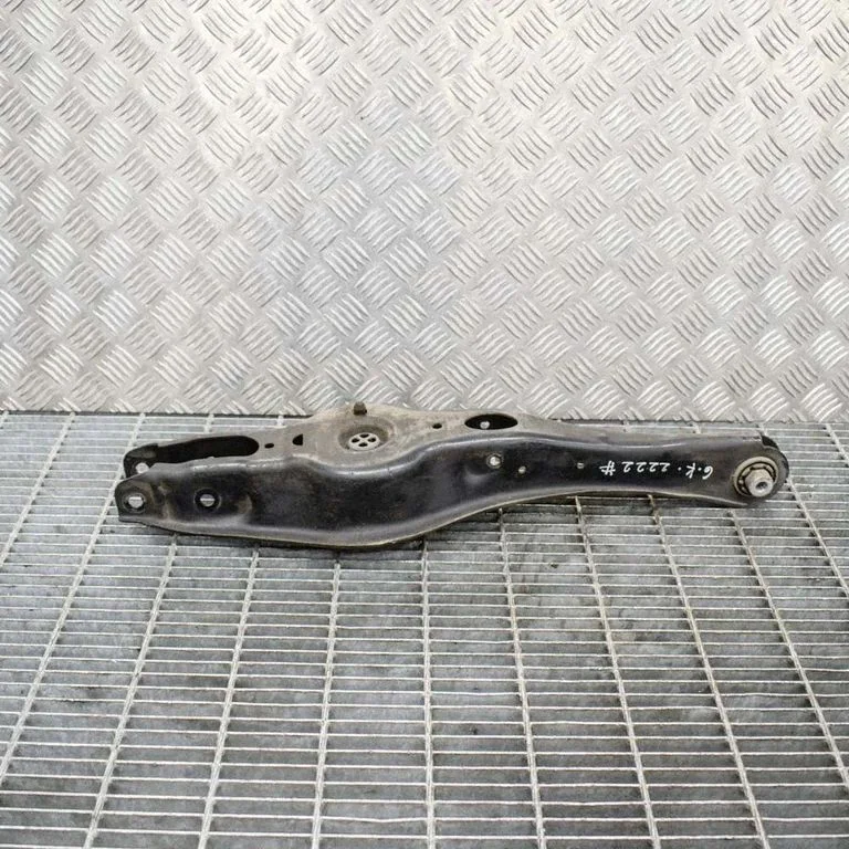 Aizmugurējā svira (dakša) 5Q0505523A