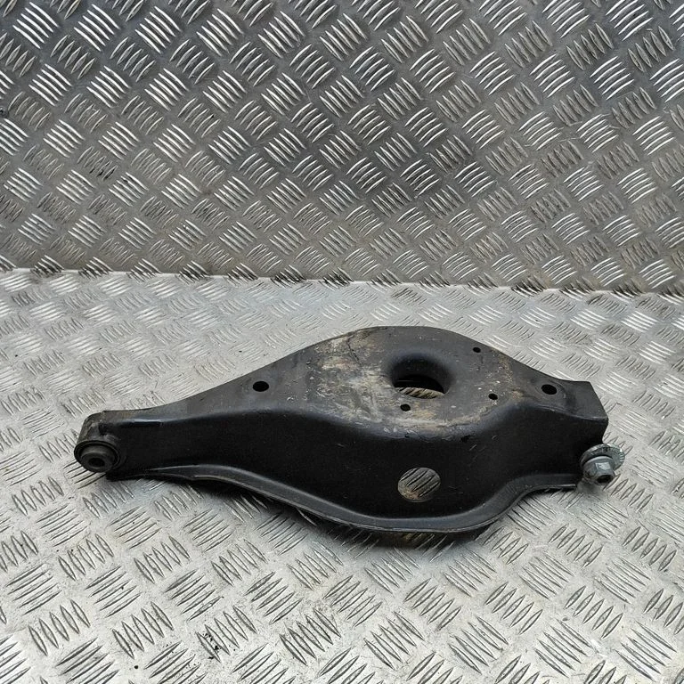 Tagumine ülemine õõtshoob 551B05MP0A