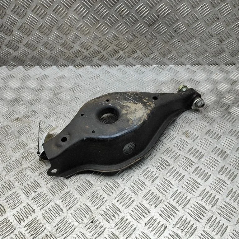 Tagumine ülemine õõtshoob 551B05MP0A
