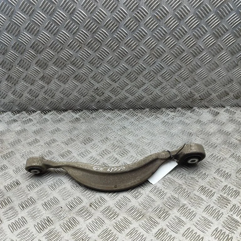 Aizmugurējā svira (dakša) 4M0501531