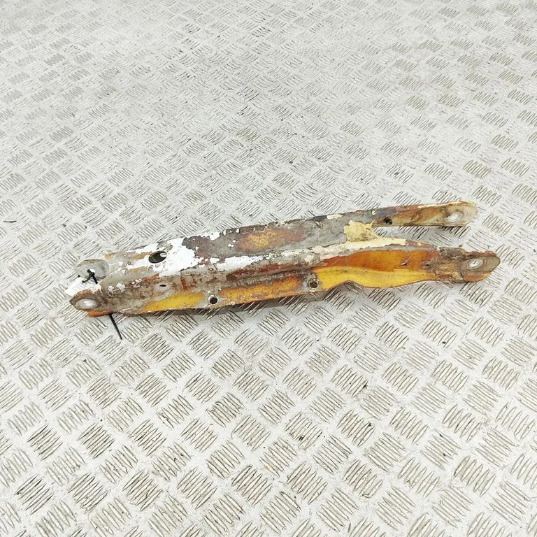 Aizmugurējā svira (dakša) A2473523700