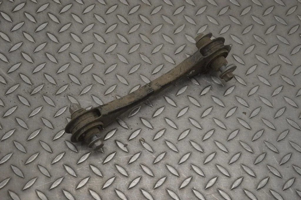 Tagumine ülemine õõtshoob – Volkswagen ID.3 (2019-)
