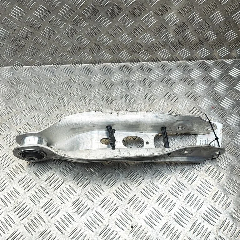 Tagumine ülemine õõtshoob 80A505311B