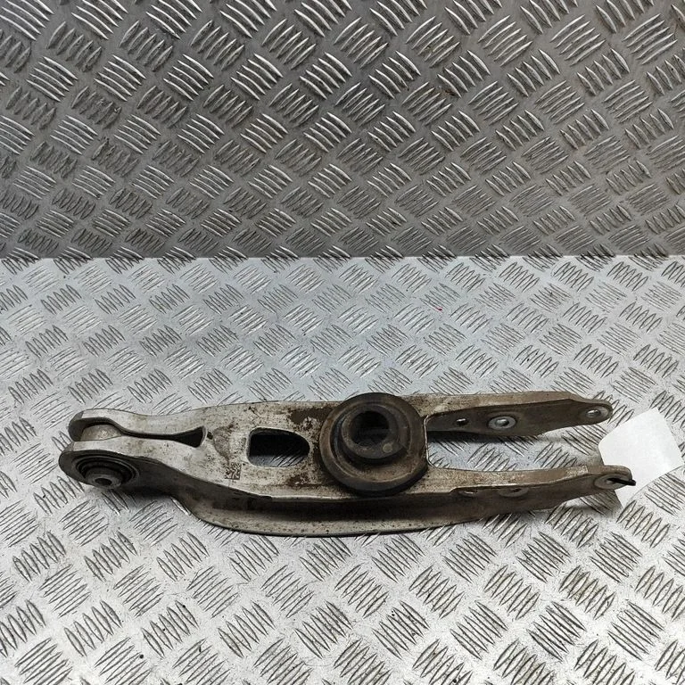 Aizmugurējā svira (dakša) 8W0505311H