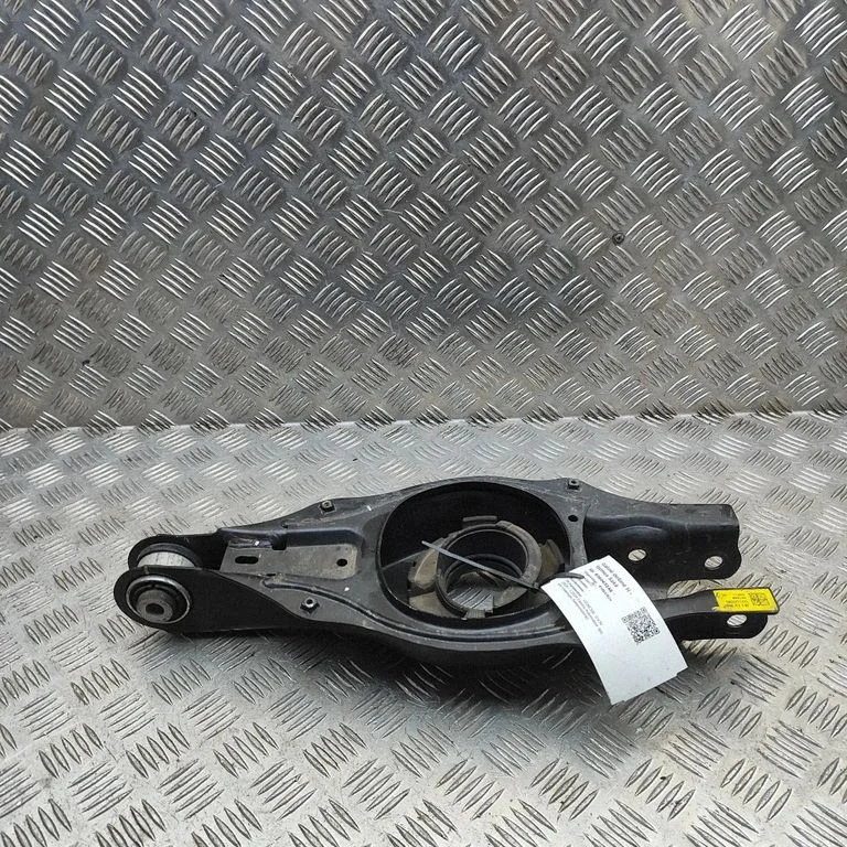 Tagumine ülemine õõtshoob 55211DS000 – Genesis GV70 (2020-)