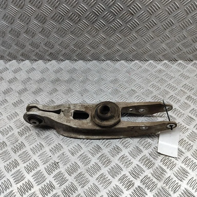 Aizmugurējā svira (dakša) 8W0505311H