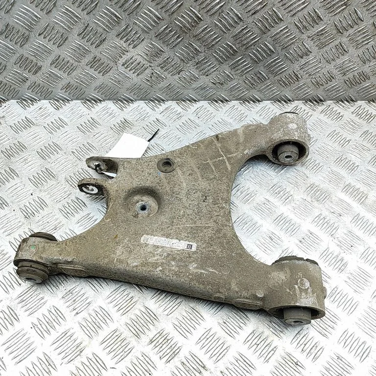 Tagumine ülemine õõtshoob 102745100D