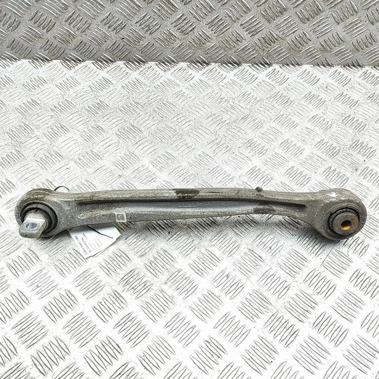 Tagumine ülemine õõtshoob M9R35B563