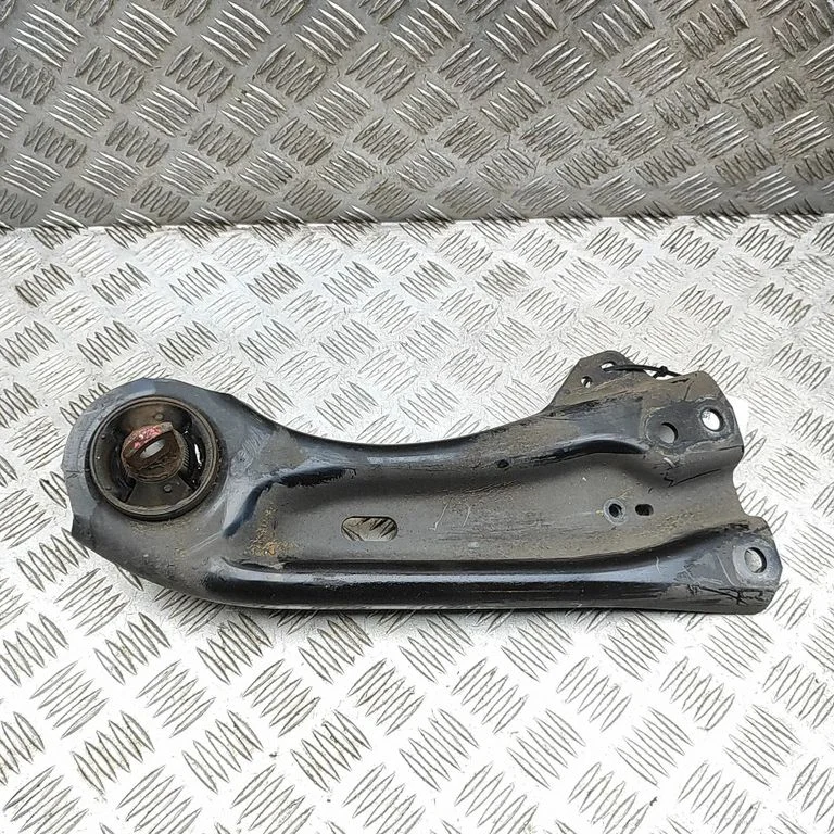 Tagumine ülemine õõtshoob 4878042100