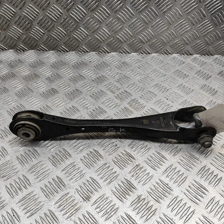 Tagumine ülemine õõtshoob 6892269