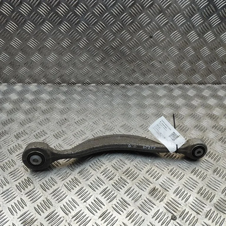 Tagumine ülemine õõtshoob 4M0501531